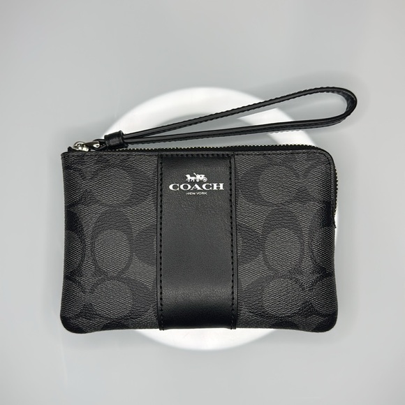 Coach corner zip wristlet in graphite and black F58035 - Picture 1 of 11